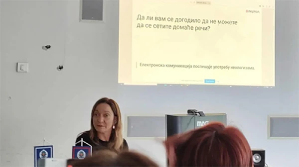 Марина на конференцији испред Тараба Речника