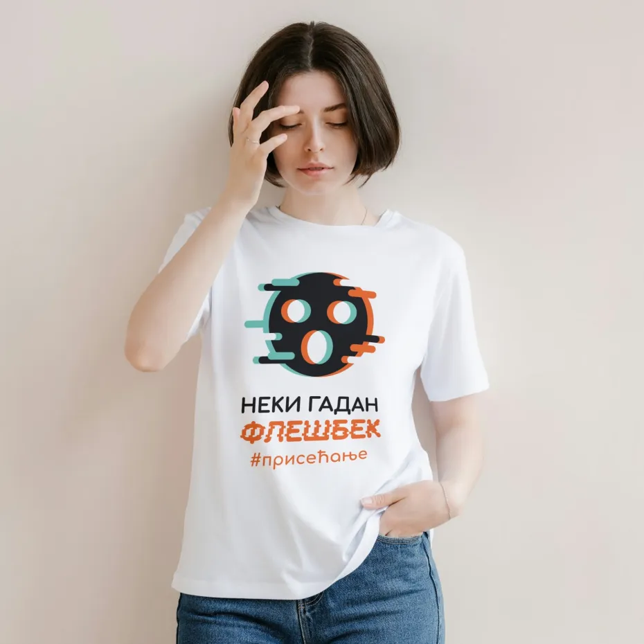 Неки гадан флешбек, бела женска мајица