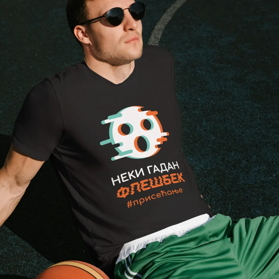 Неки гадан флешбек, црна мушка мајица